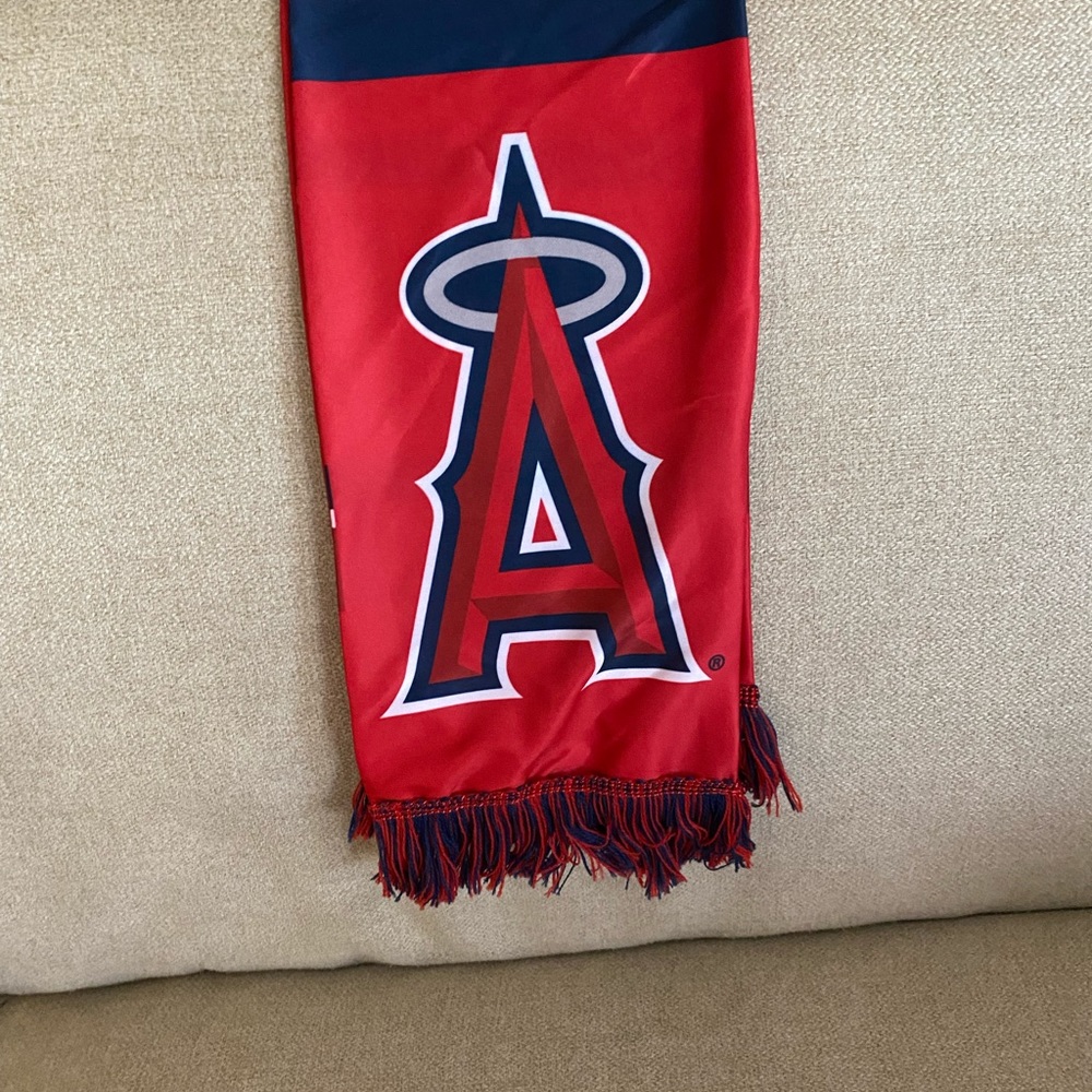 Angel’s adult scarf